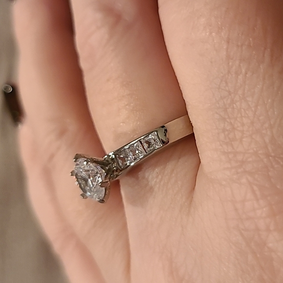 Cubic zirconia stainless steel flat rounded top band ring - Picture 3 of 9